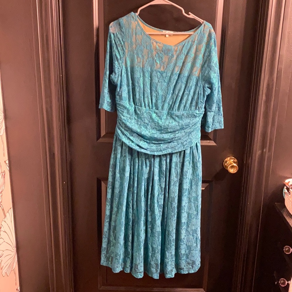 Green lace cocktail dress